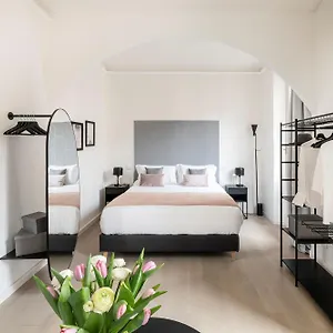 Easylife - In Porta Venezia , Milan Italy